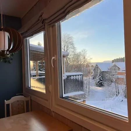 Large House With Beds For 12-14 *